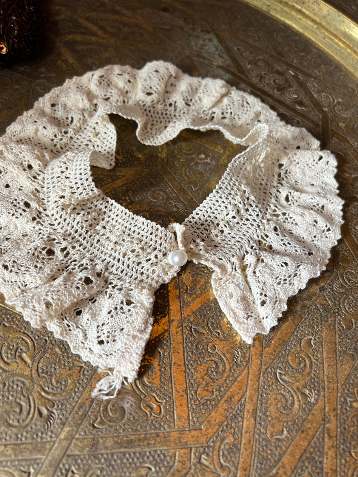 Antique cream colored collar