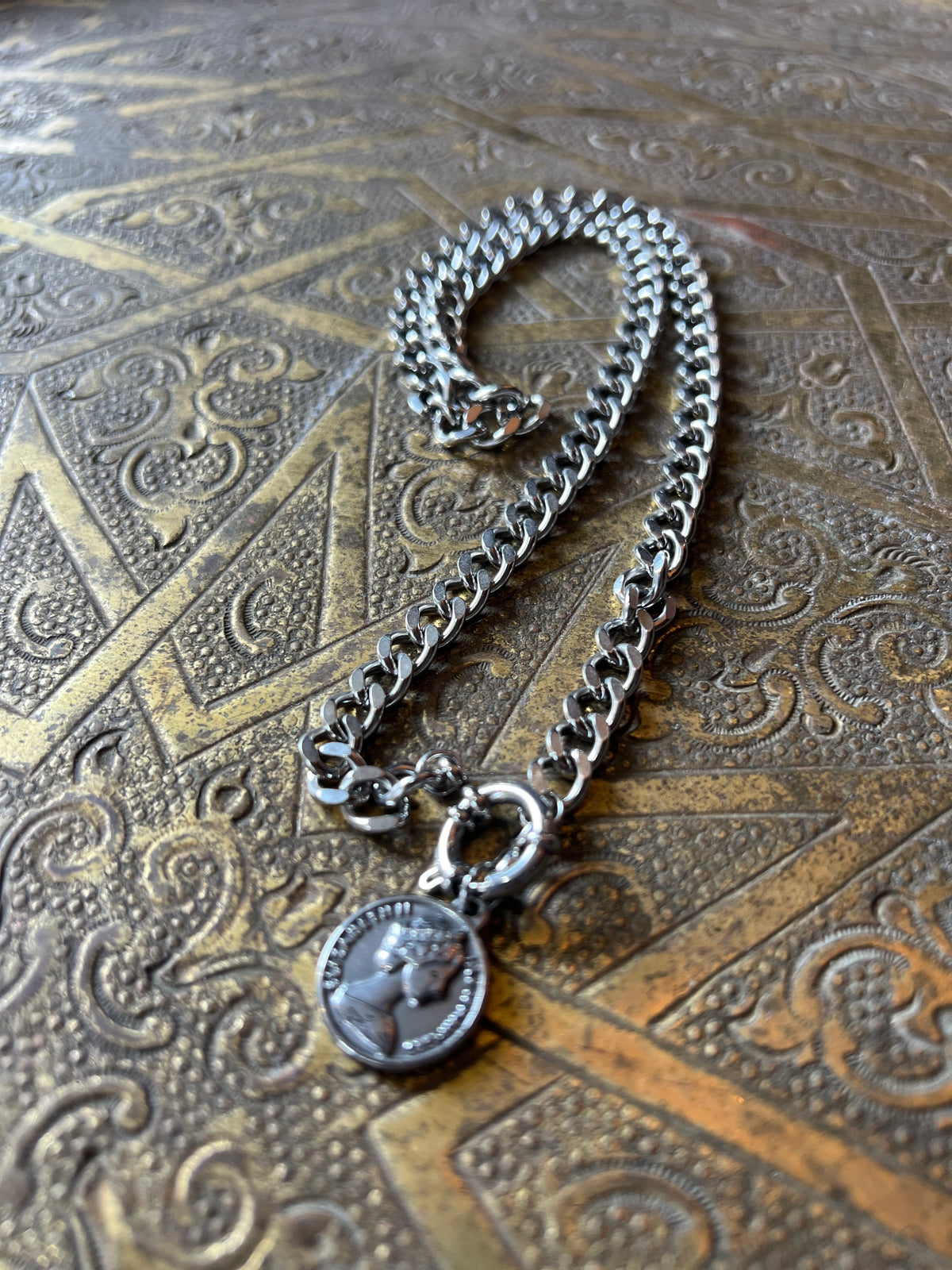 Silver gourmet necklace with coin combination