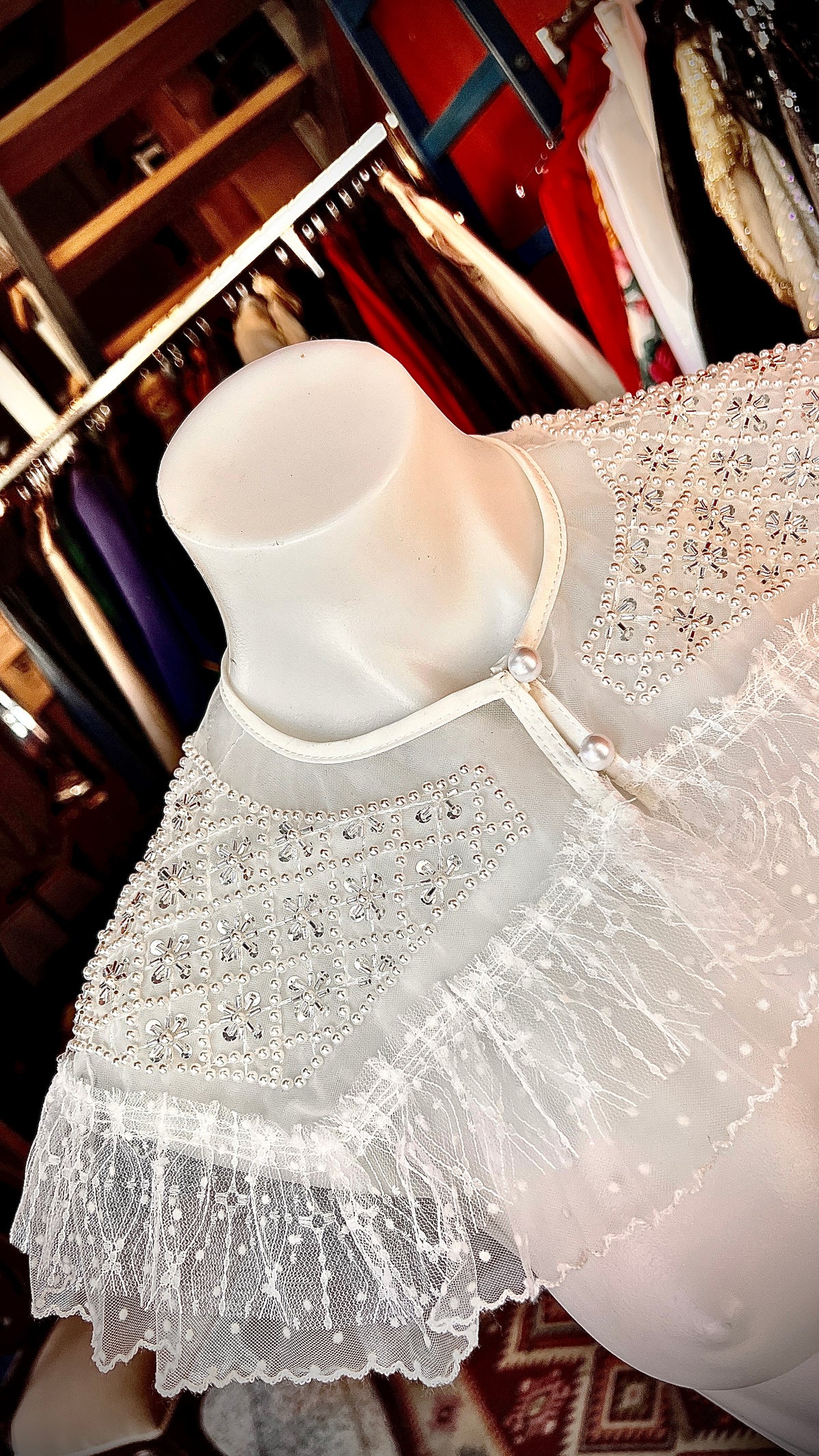 Lace collar sewn with beads and pearls