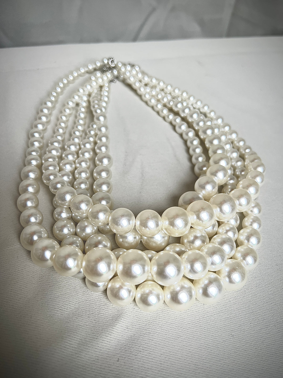 Handmade pearl necklace in a retro design