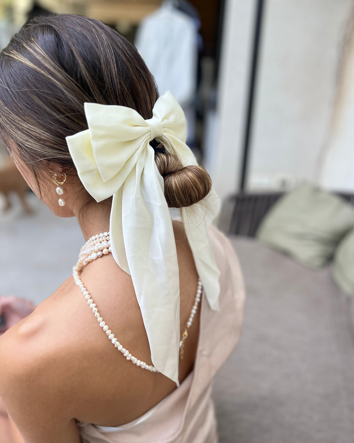 Cream Bow-Tie Hair Pin