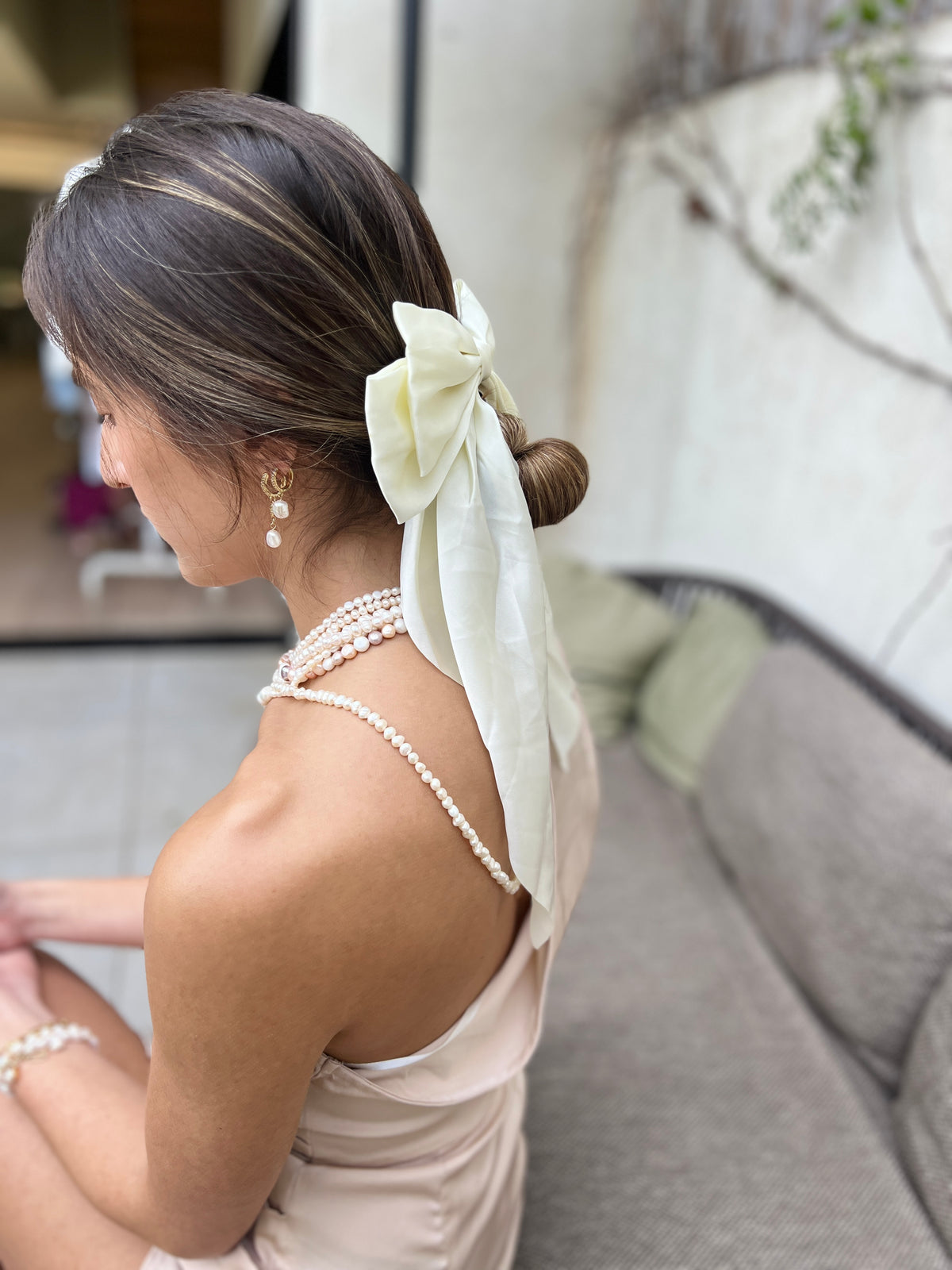 Cream Bow-Tie Hair Pin