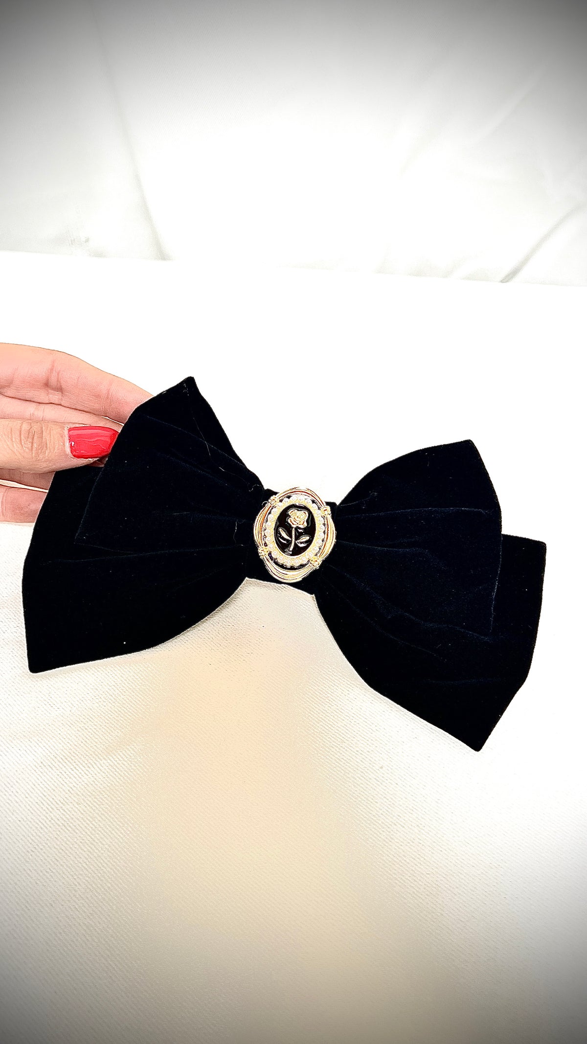 Black velvet hairpin retro design