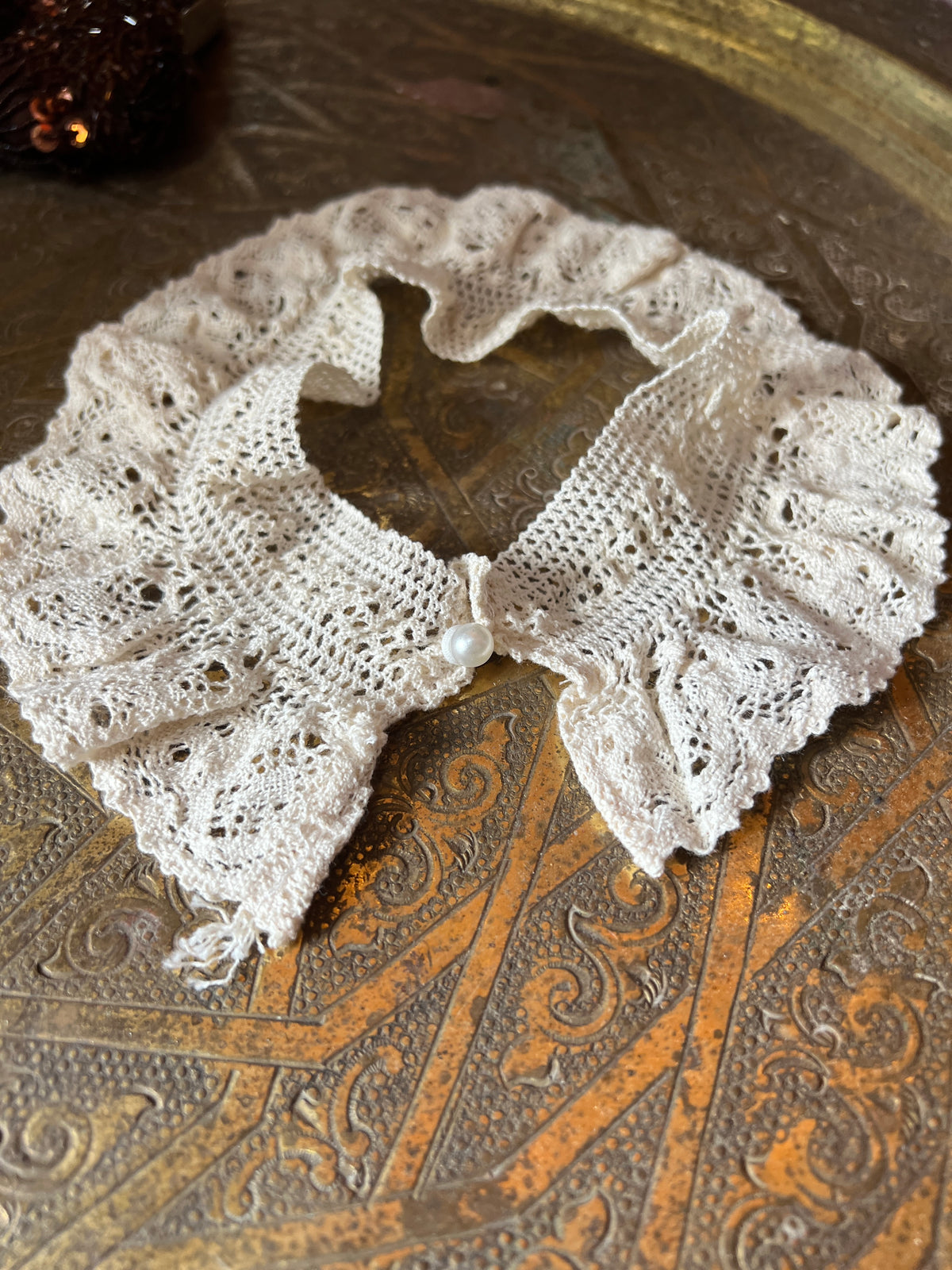 Antique cream colored collar