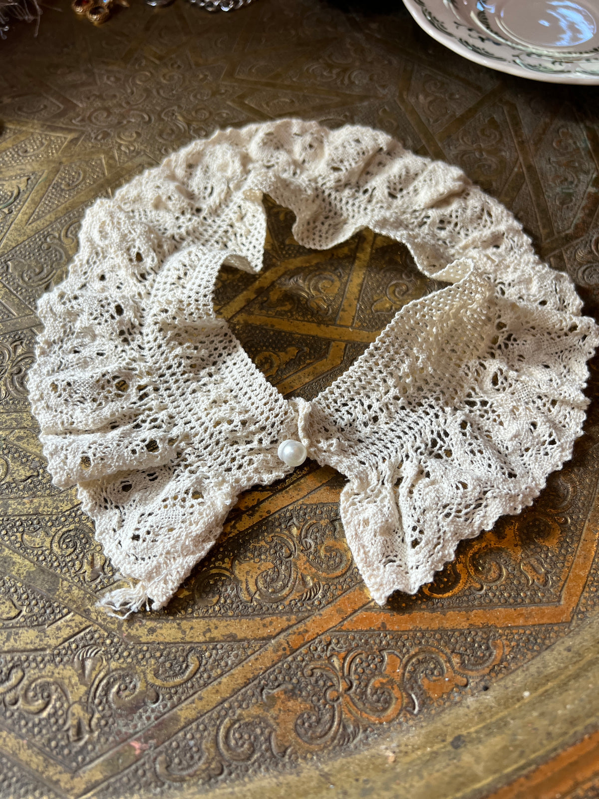 Antique cream colored collar