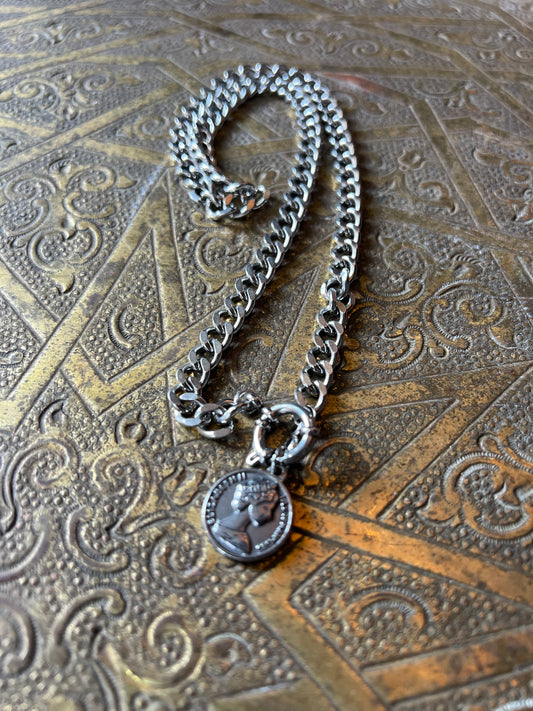 Silver gourmet necklace with coin combination