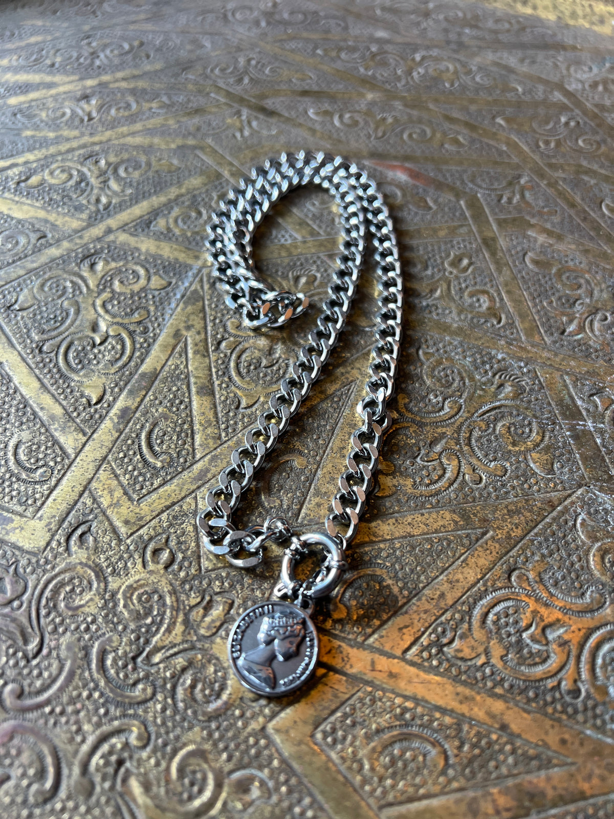 Silver gourmet necklace with coin combination