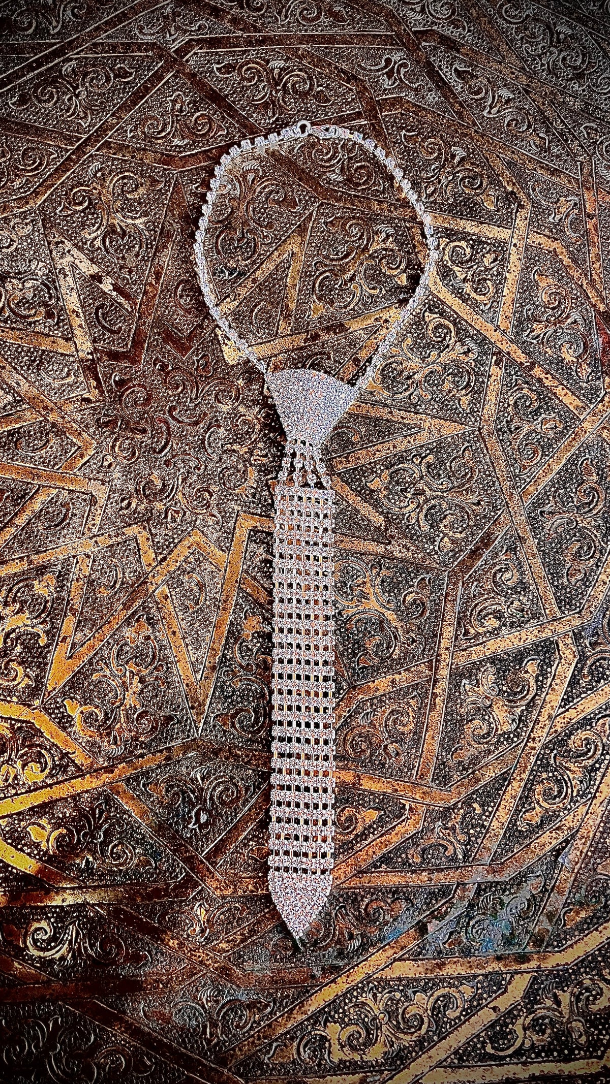 A chain tie made of stones