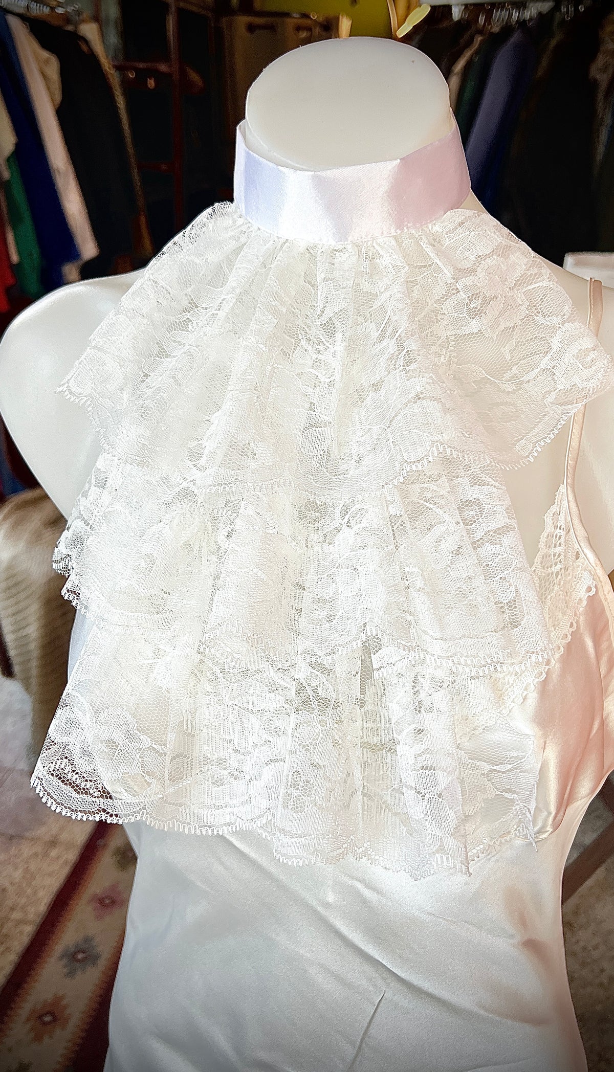 Louis vintage lace collar
