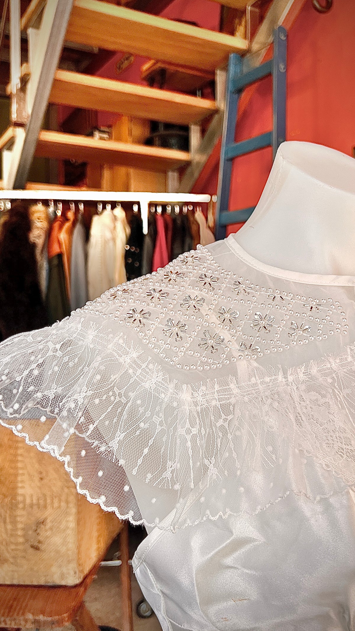Lace collar sewn with beads and pearls