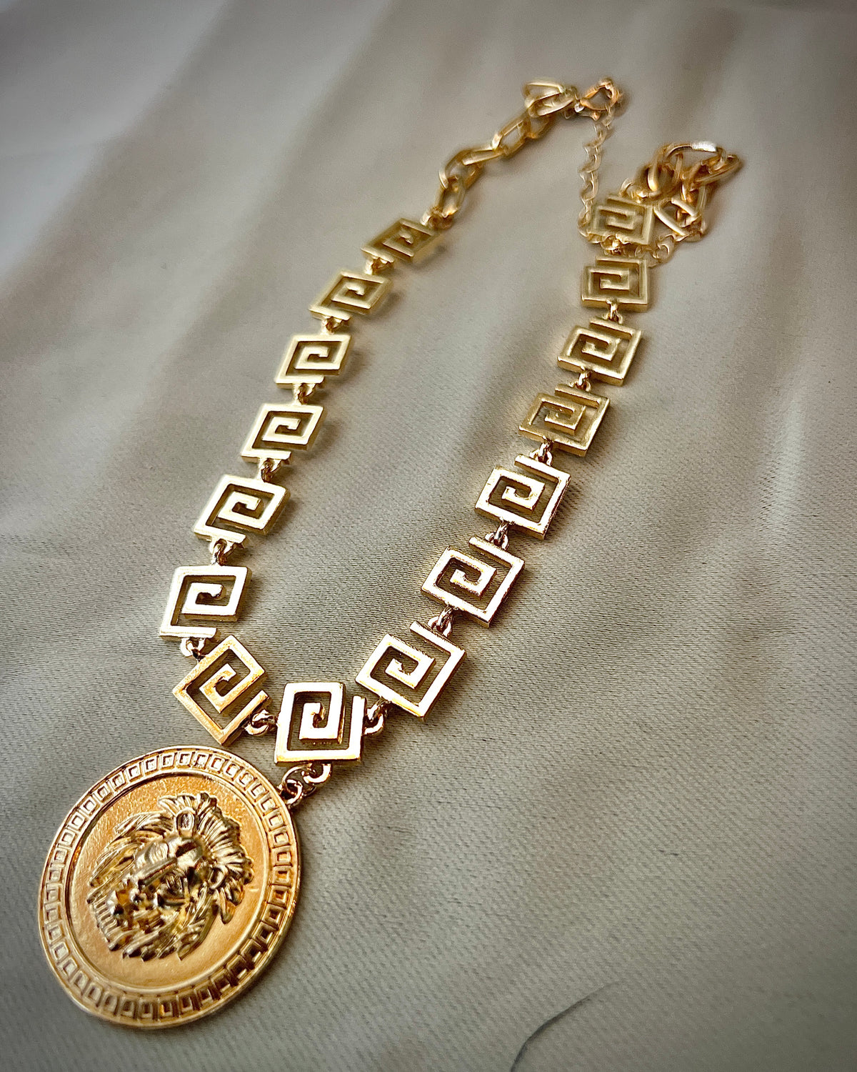 Retro gold plating necklace