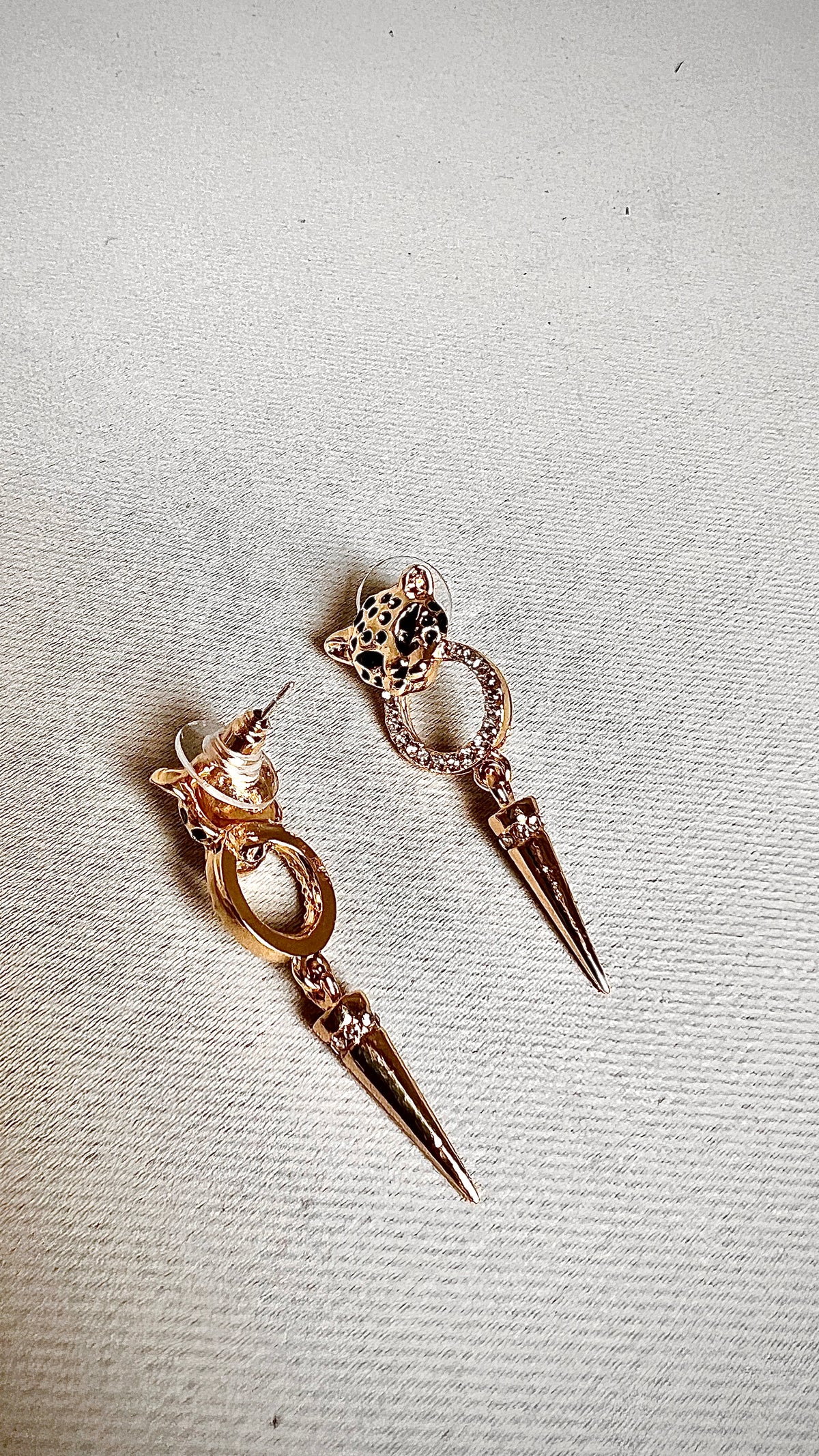 Retro gold speckled pin earrings