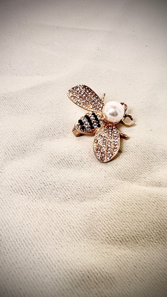 A bee pin for clothing in a retro design