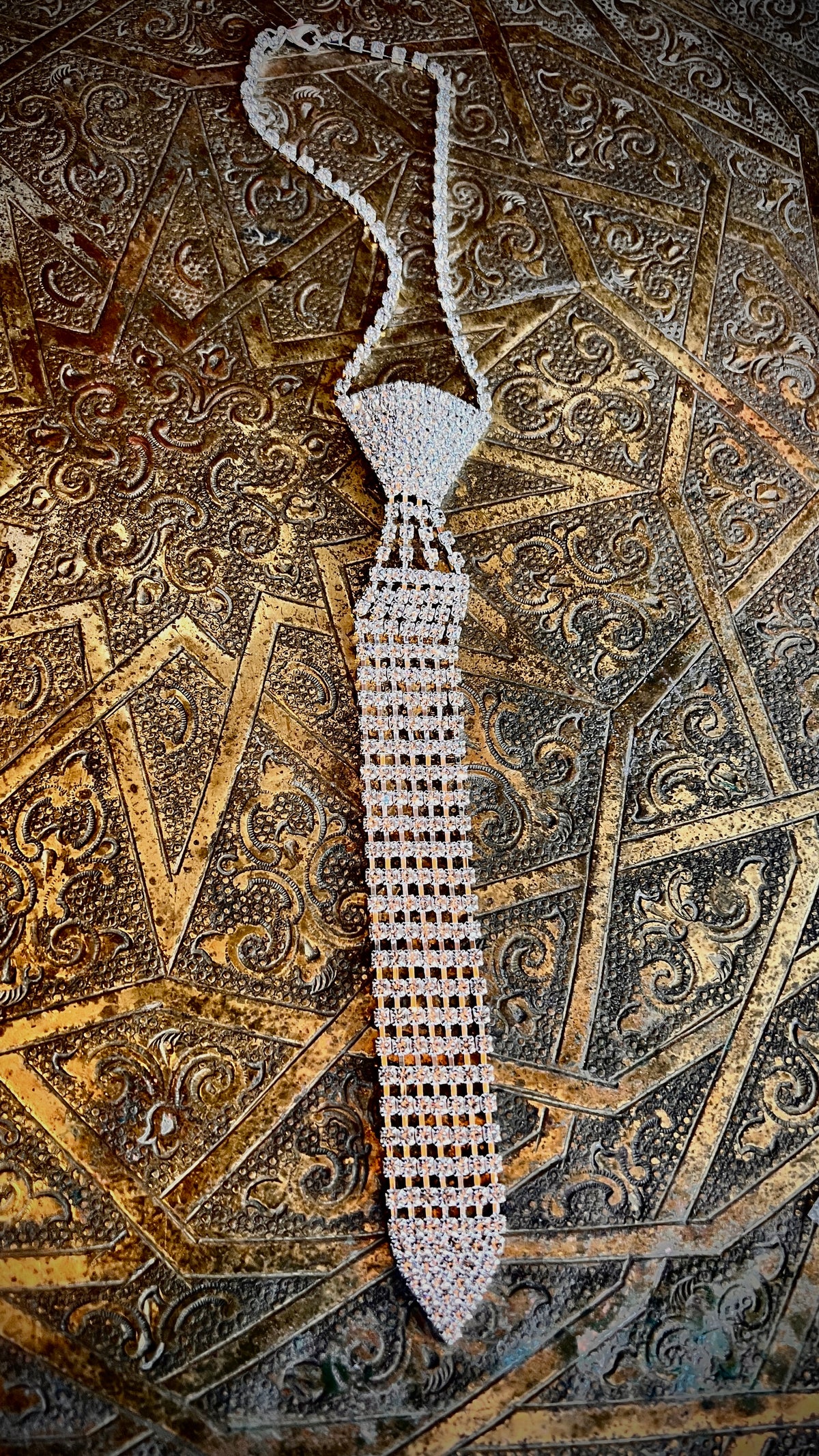 A chain tie made of stones