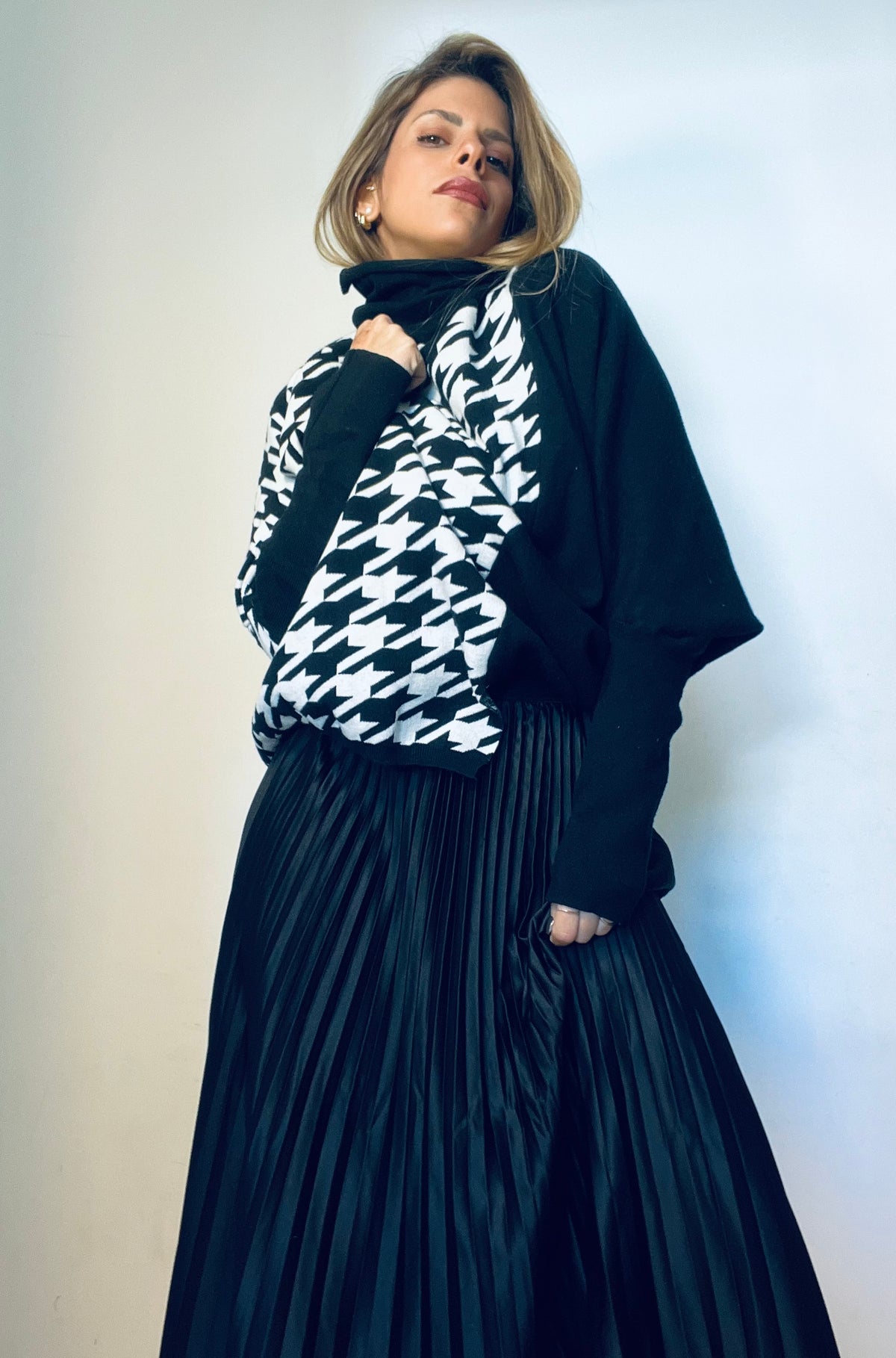 Retro black and white golf sweater