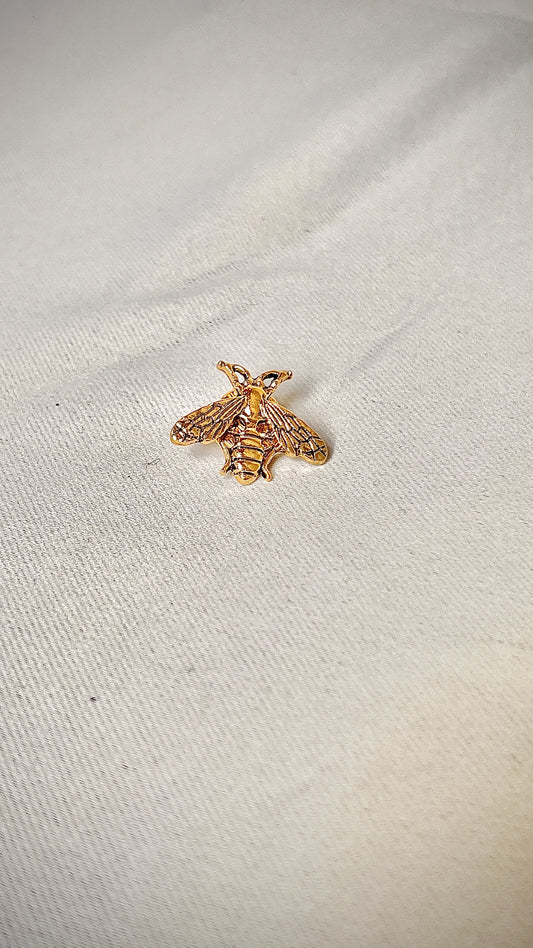 Retro gold bee pin