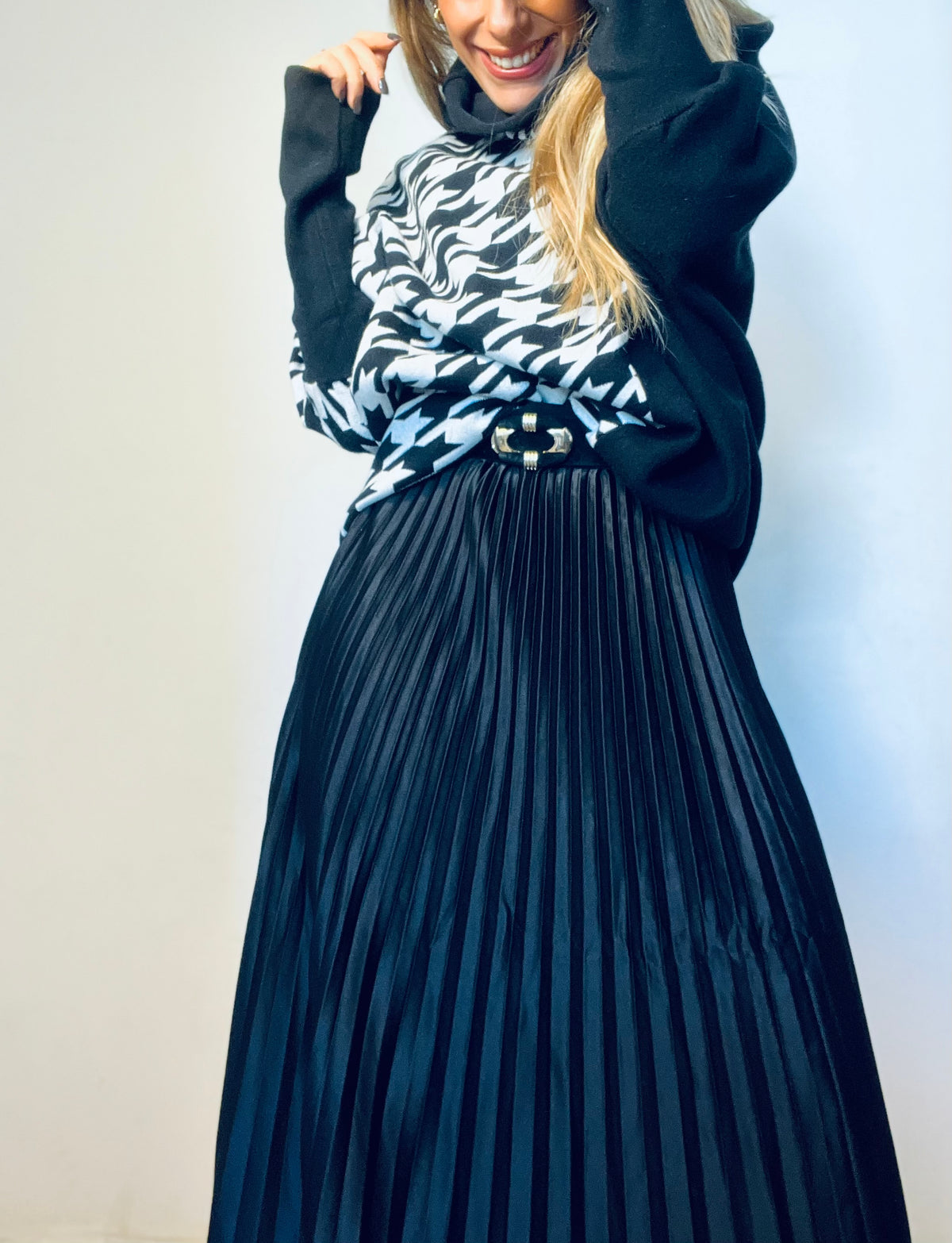 Retro black and white golf sweater