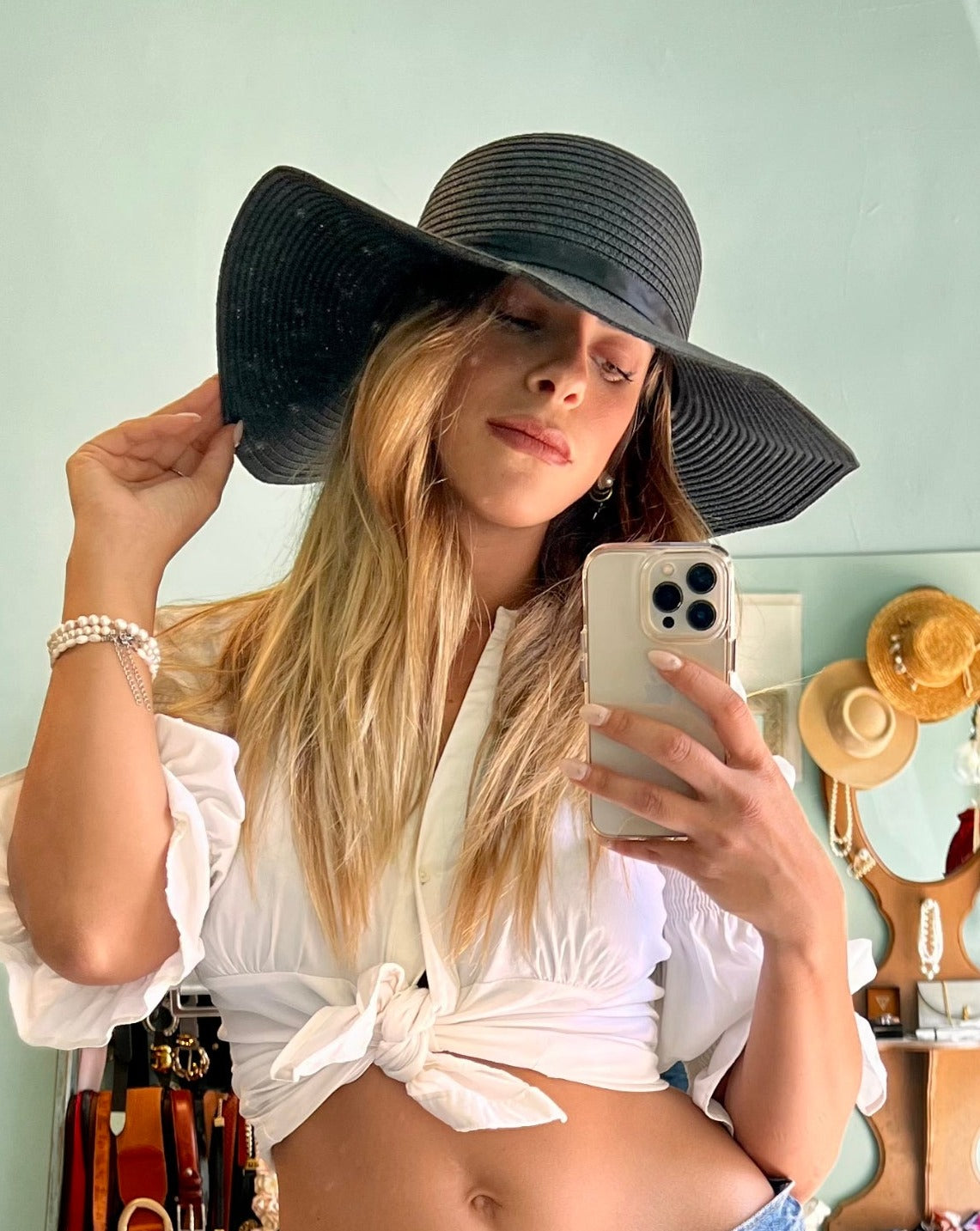 Black Wide-Brimmed Hat
