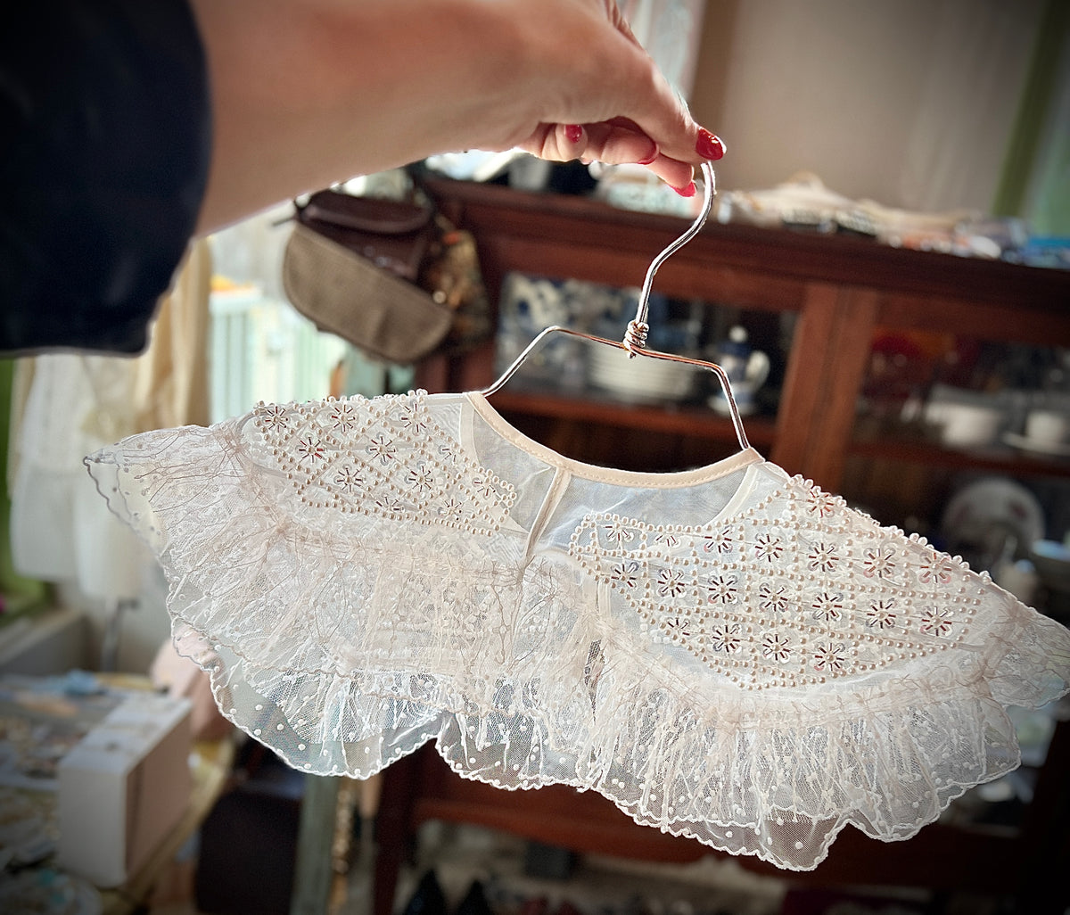 Lace collar sewn with beads and pearls