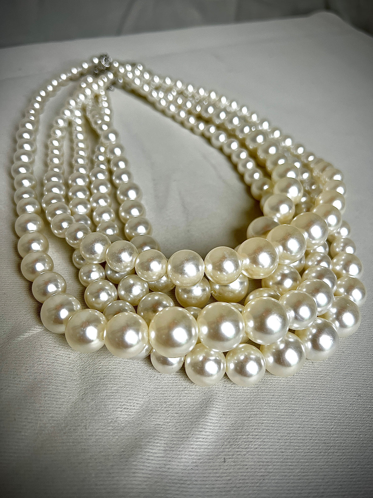 Handmade pearl necklace in a retro design