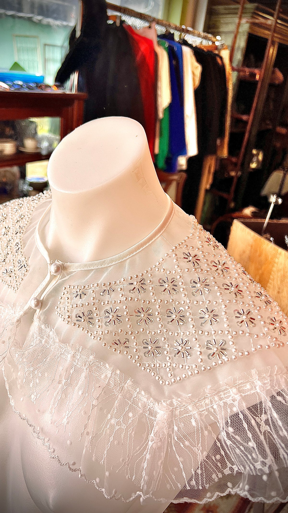 Lace collar sewn with beads and pearls