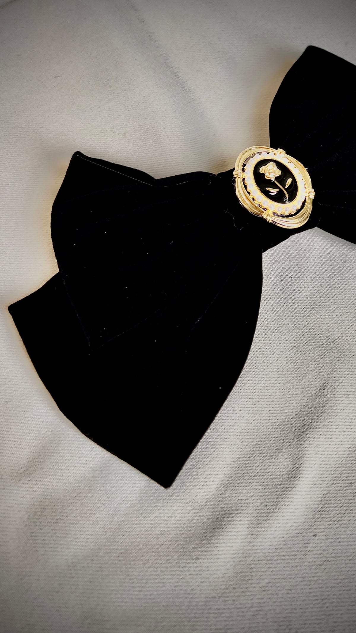 Black velvet hairpin retro design