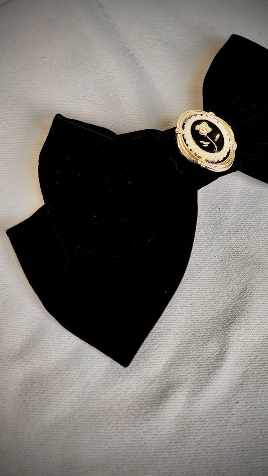 Black velvet hairpin retro design