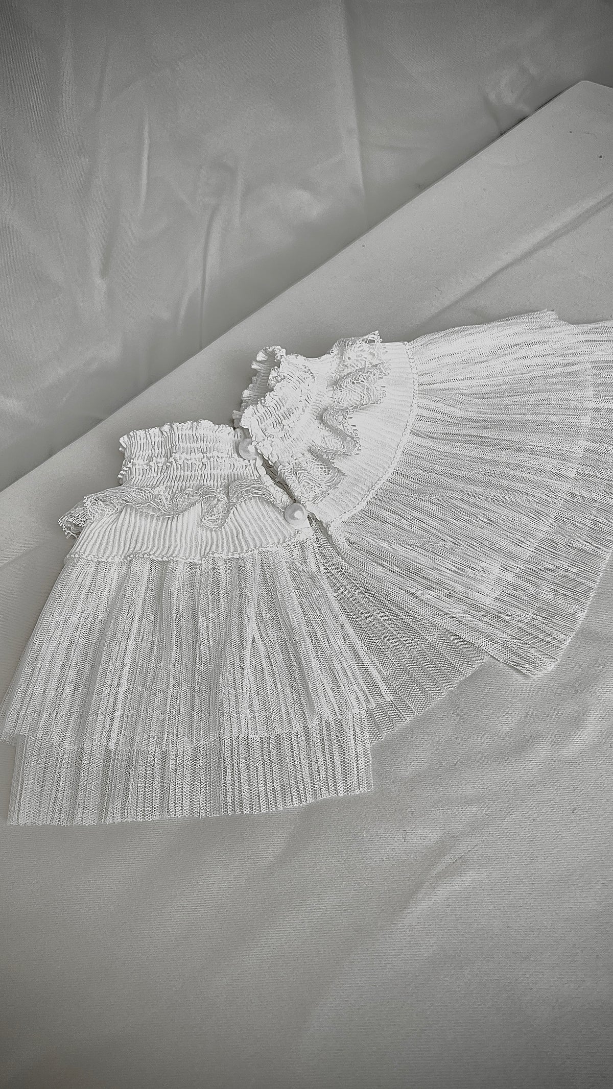 Tutu collar for a retro design garment