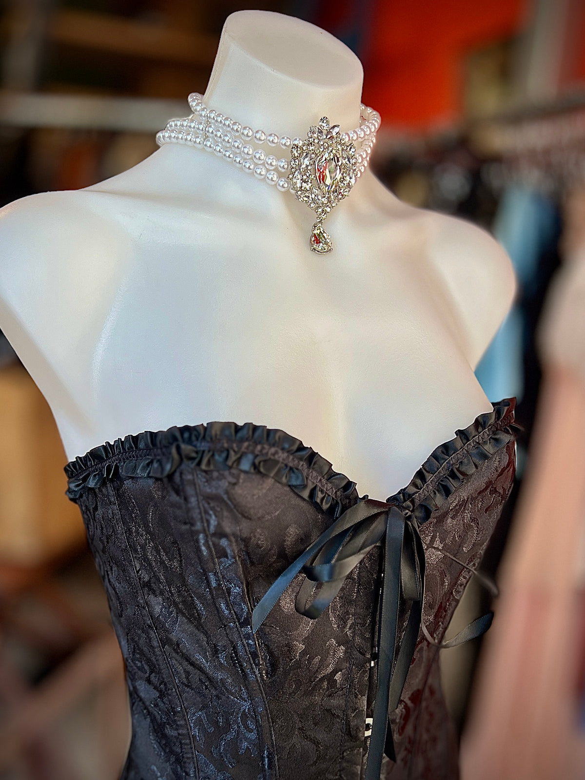 Choker pearl necklace