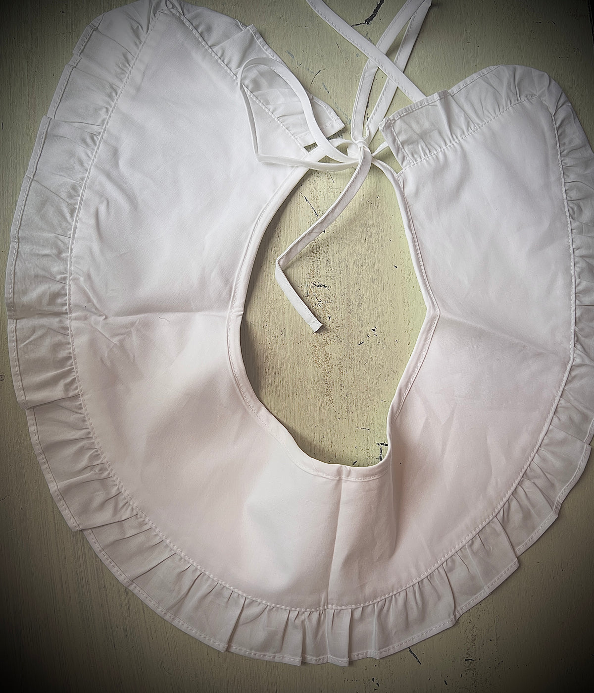 A delicate large white collar