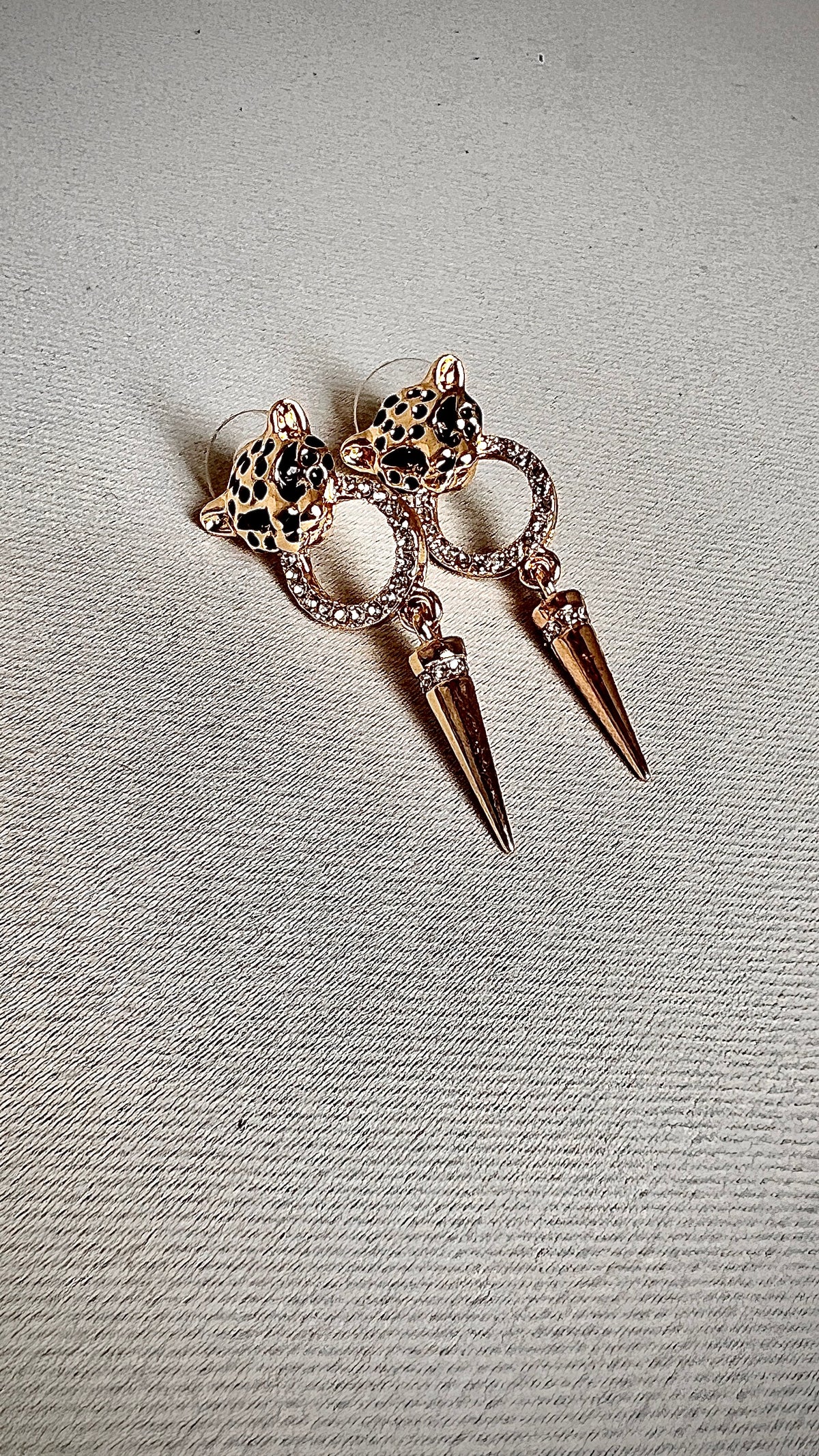 Retro gold speckled pin earrings