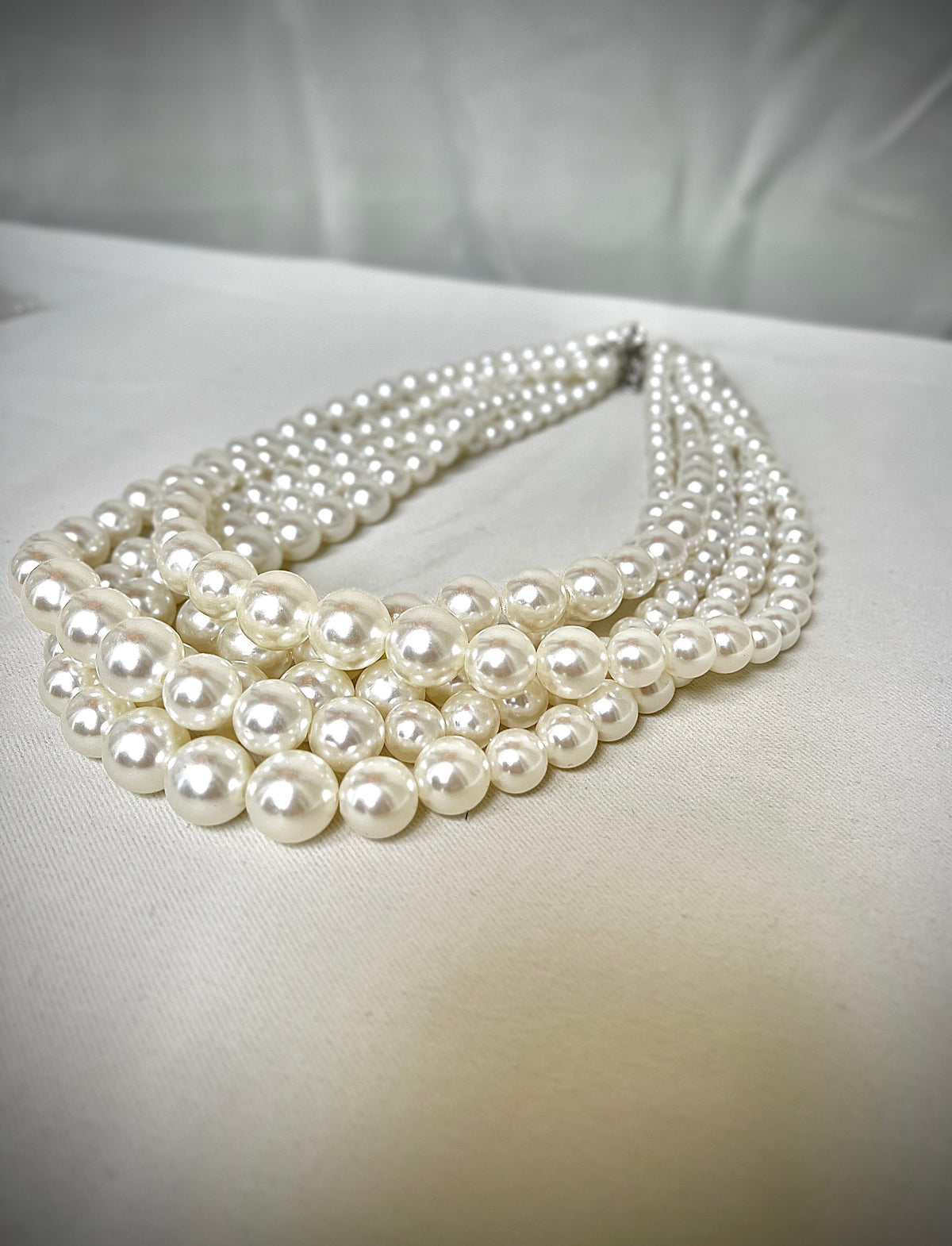 Handmade pearl necklace in a retro design