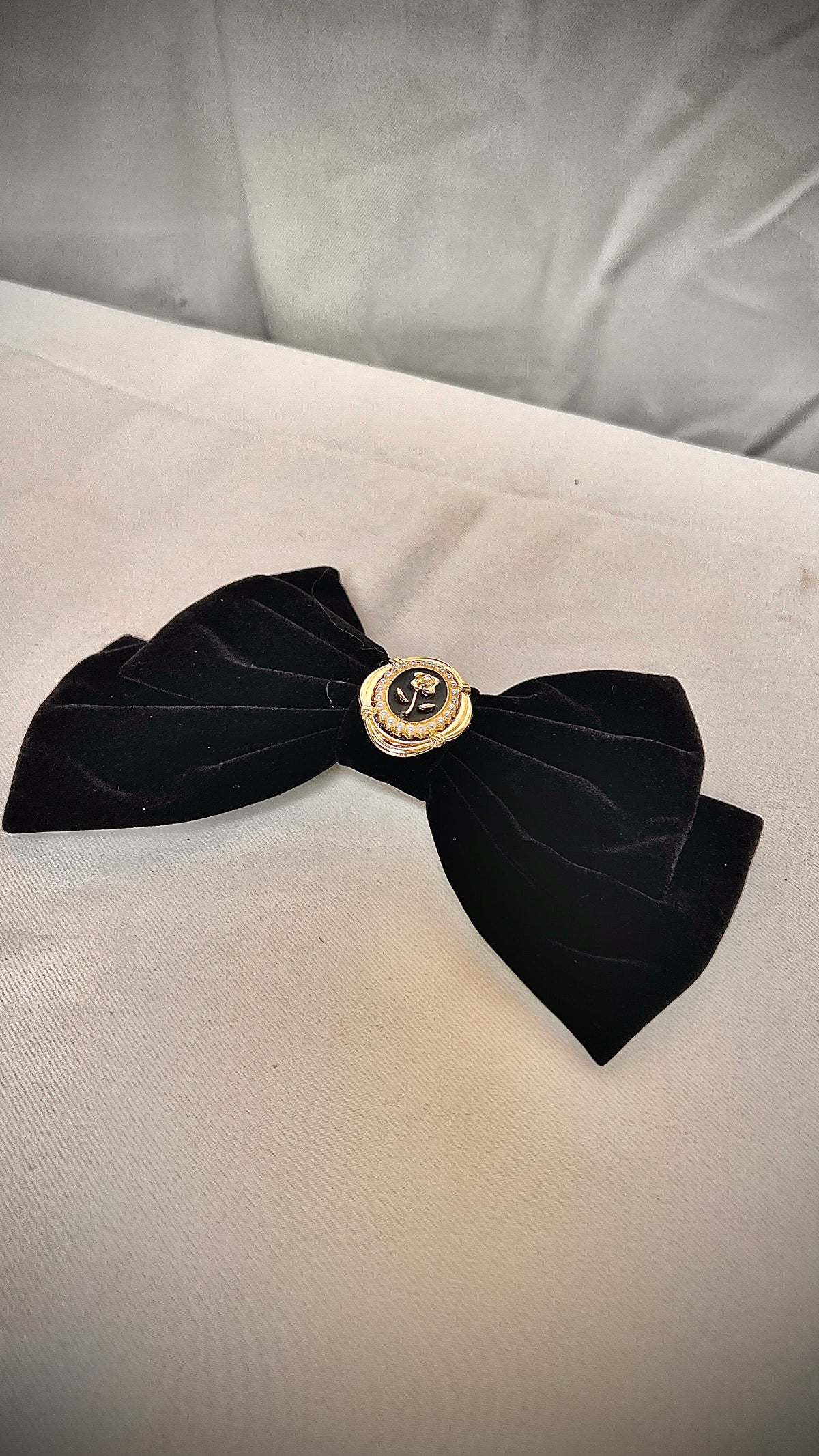 Black velvet hairpin retro design