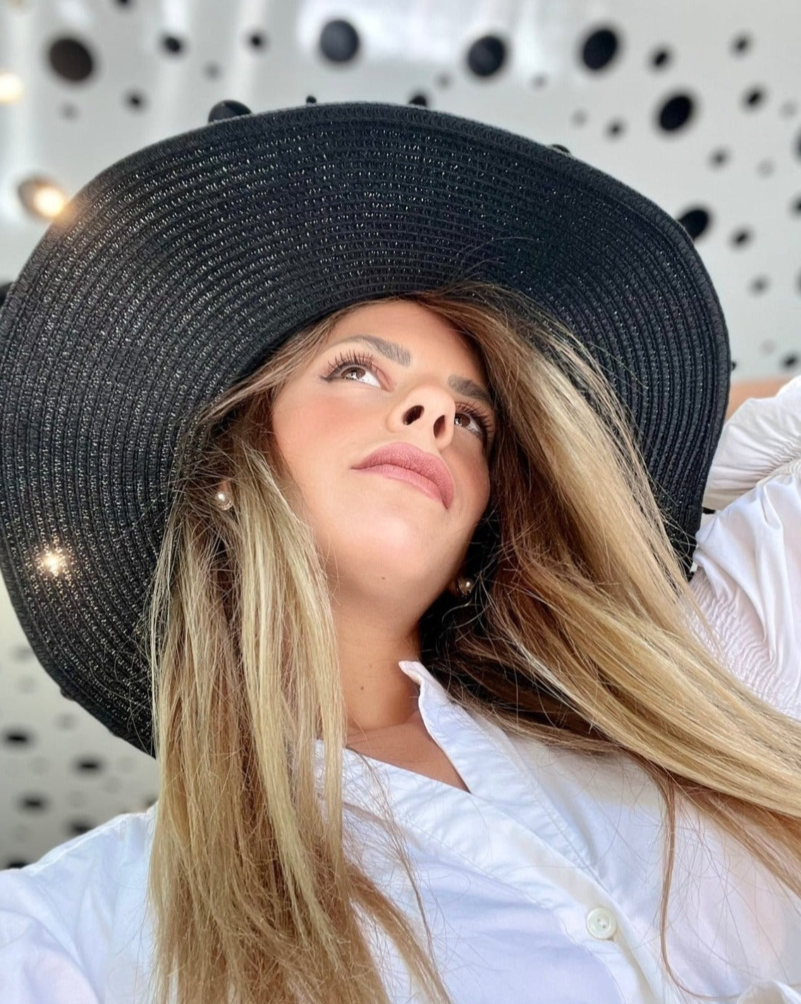 Black Wide-Brimmed Hat