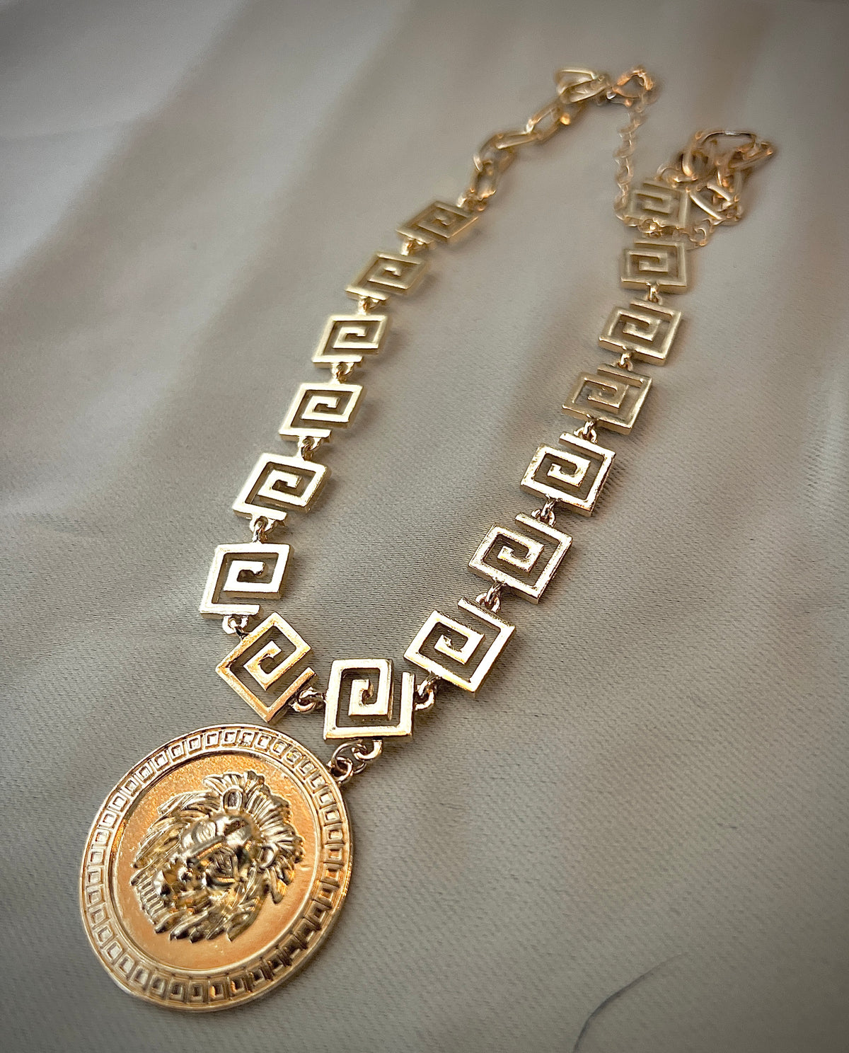 Retro gold plating necklace