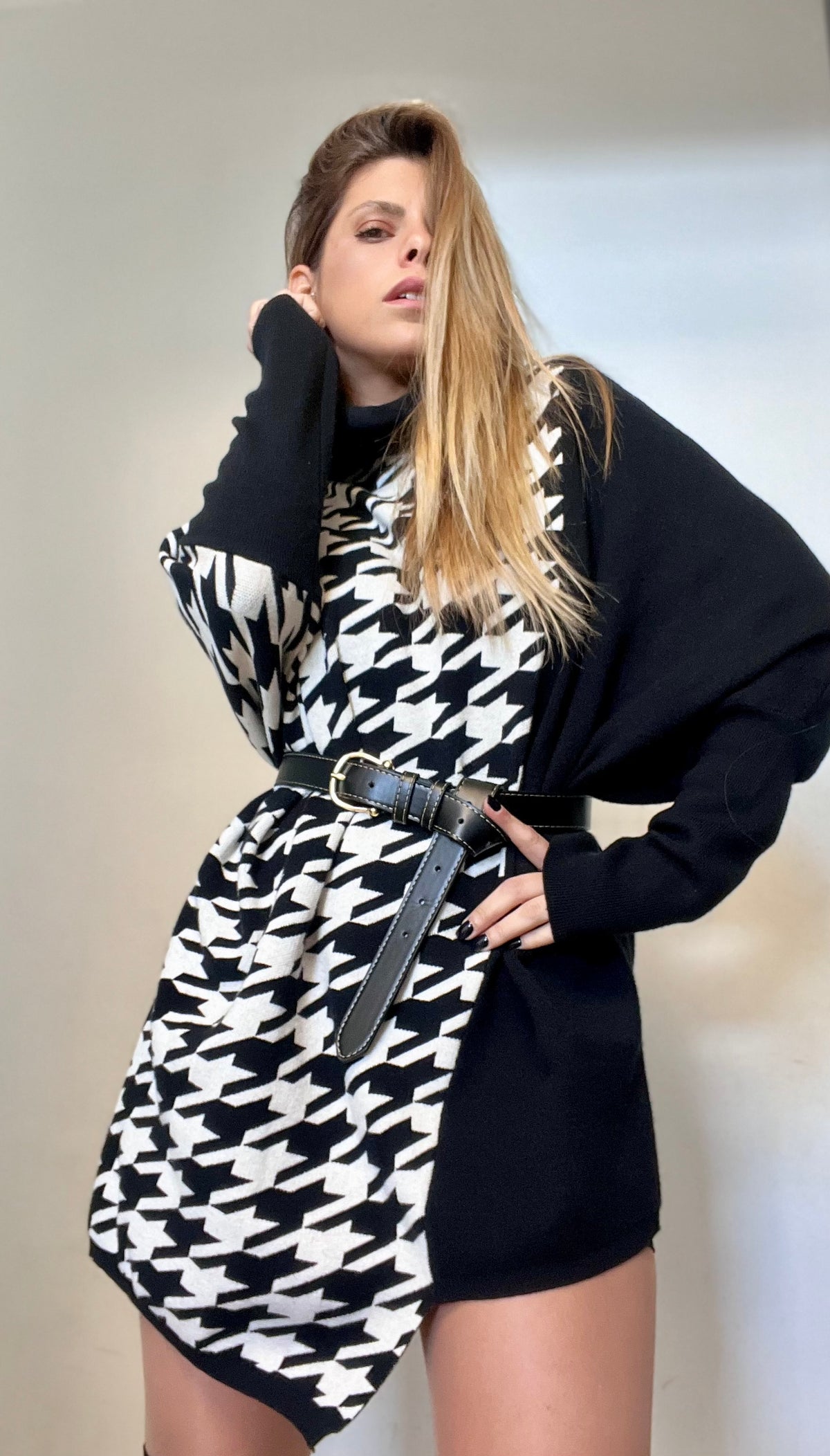 Retro black and white golf sweater