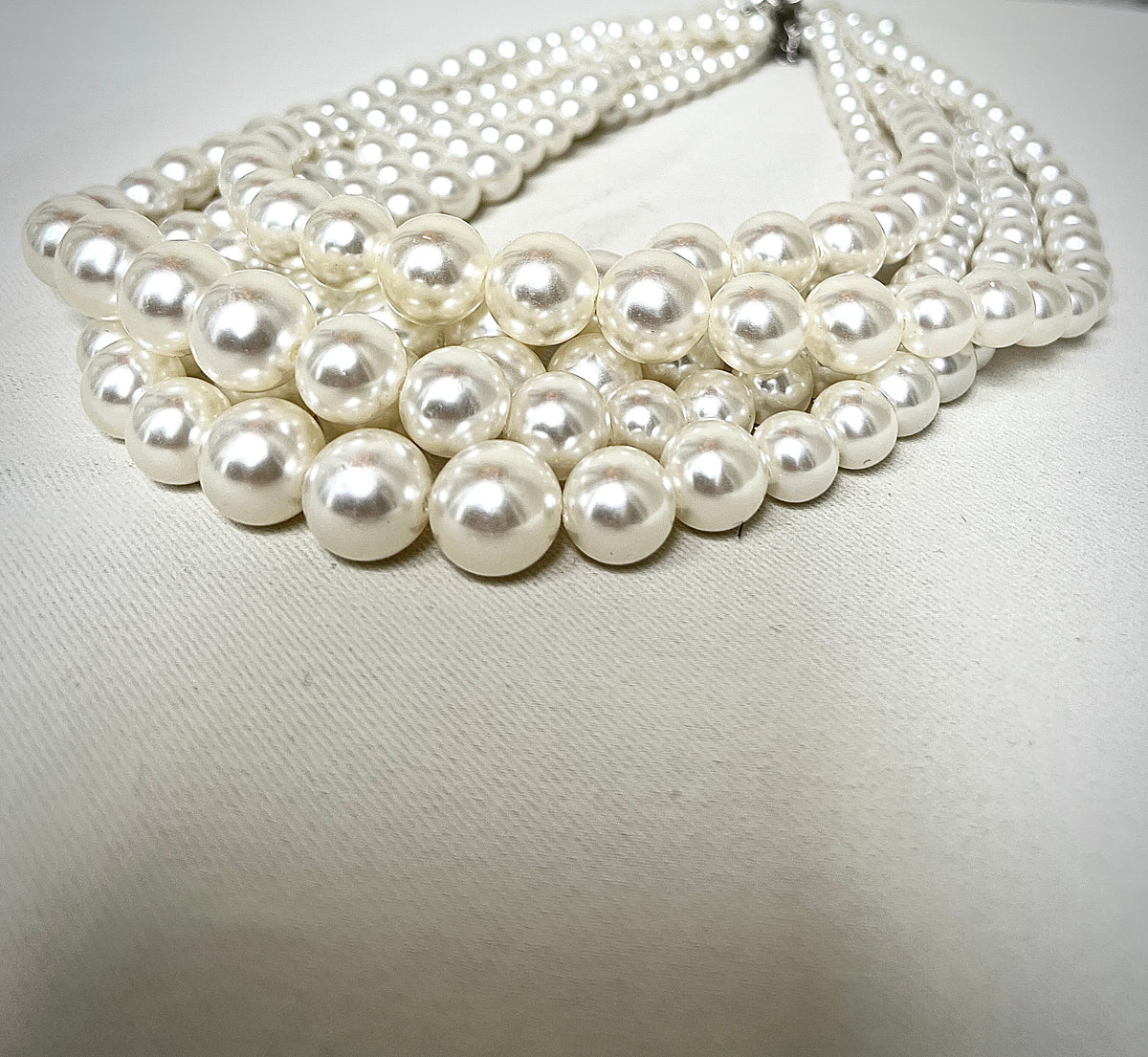 Handmade pearl necklace in a retro design
