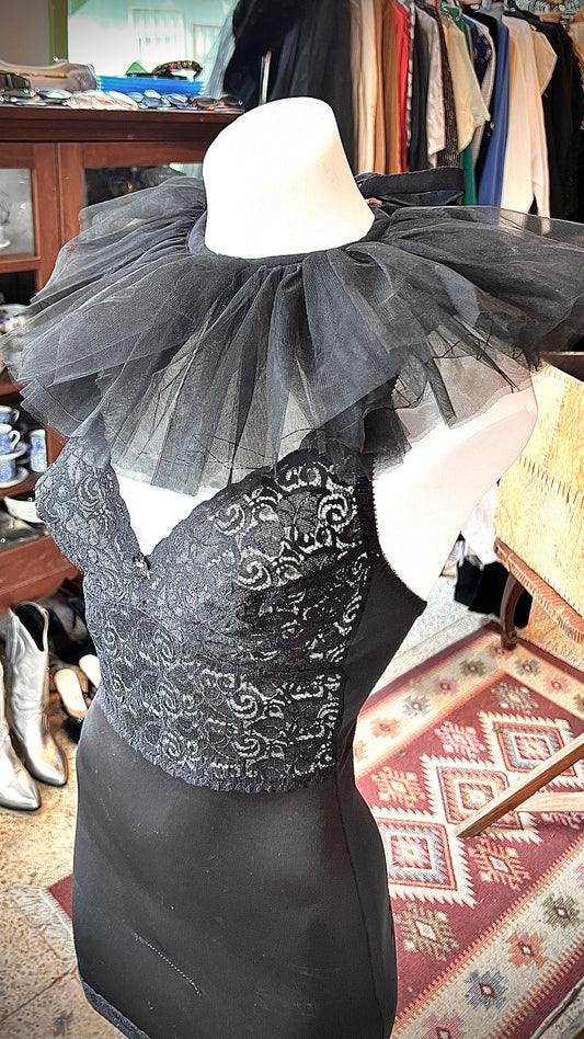 Black tutu collar