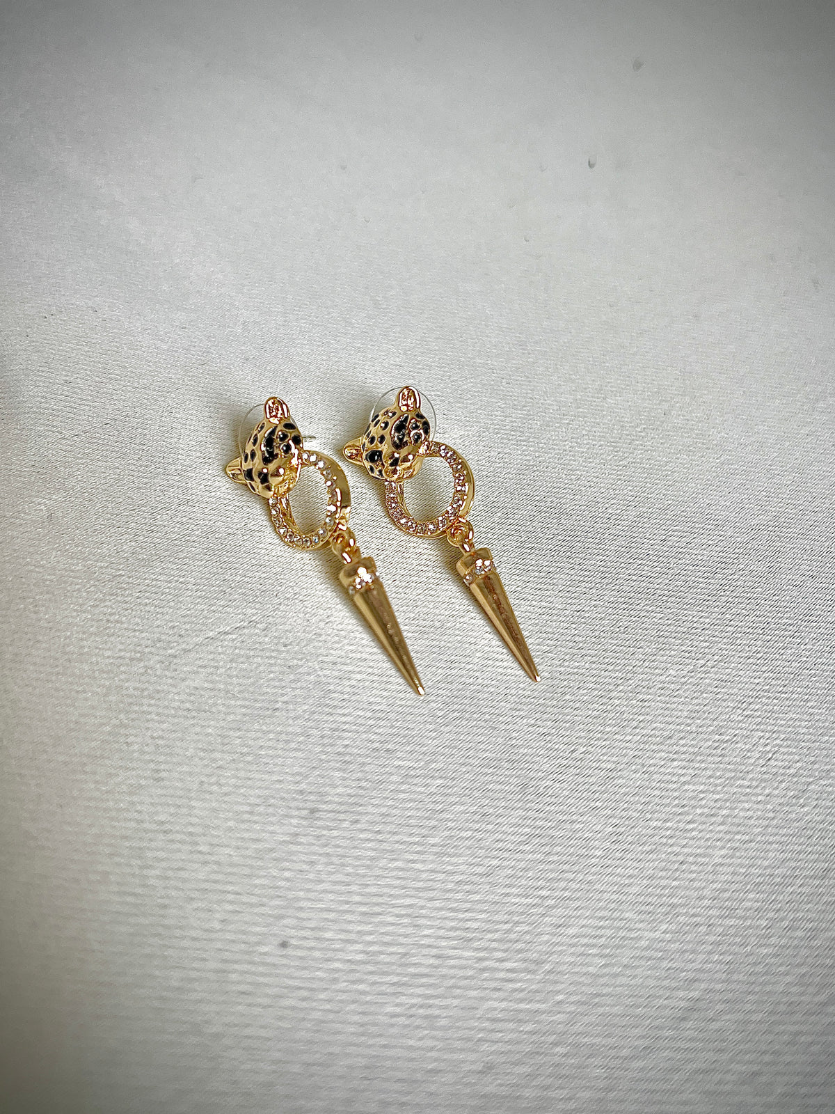 Retro gold speckled pin earrings