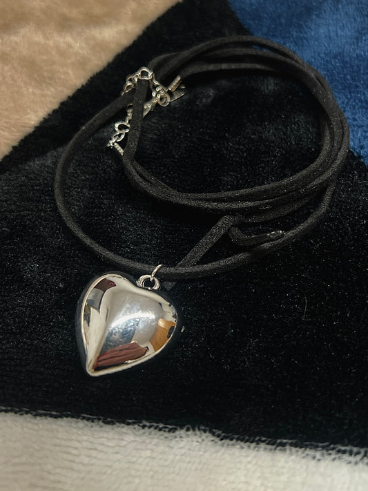 Silver heart thread necklace