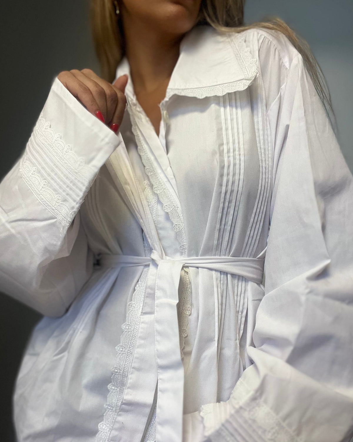 Wrapped White Wide-Collar Galabia
