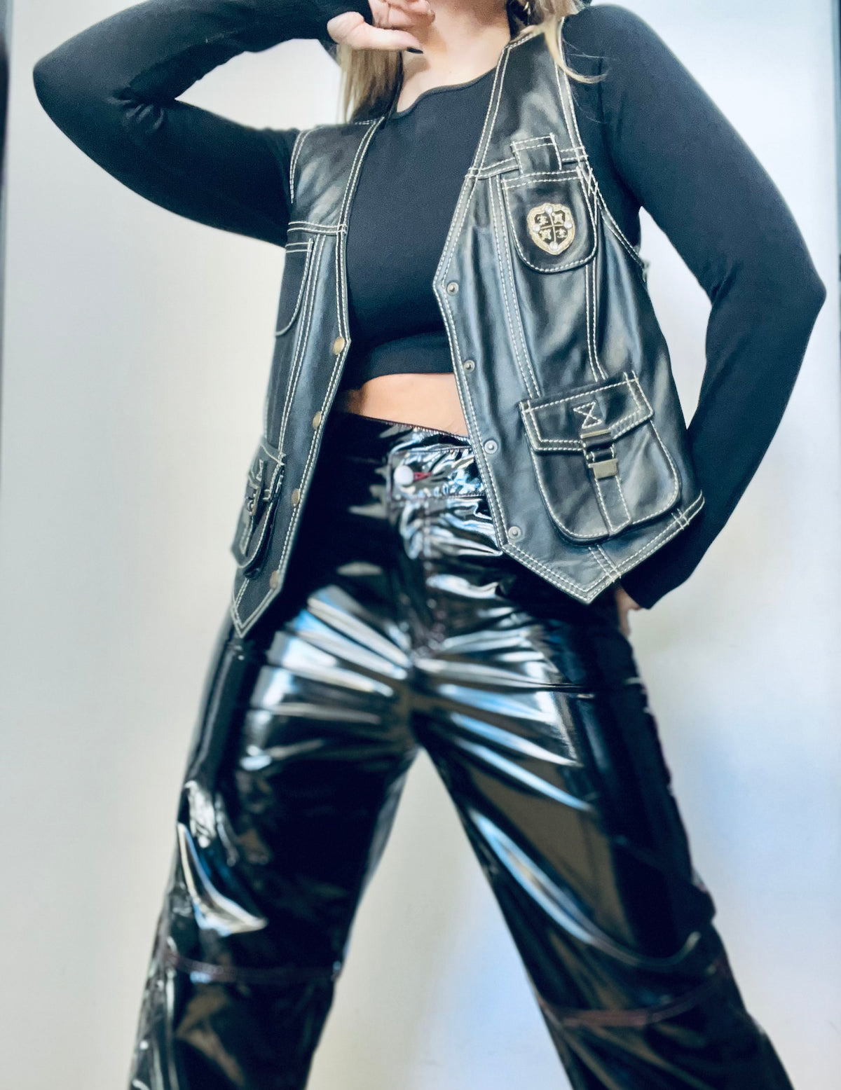 Black No-Sleeve Pockted Leather Vest